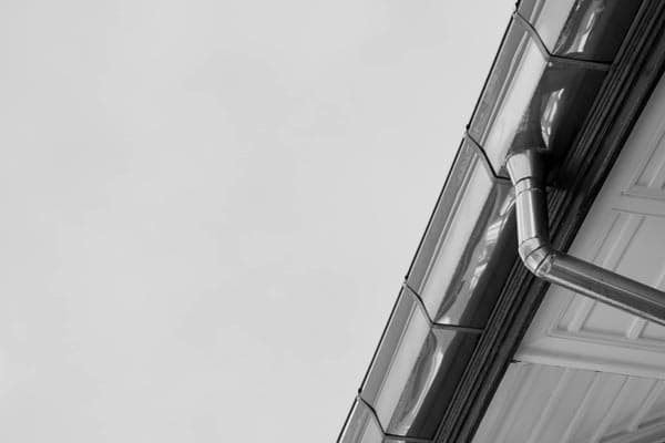 Canalón con protección de fundición