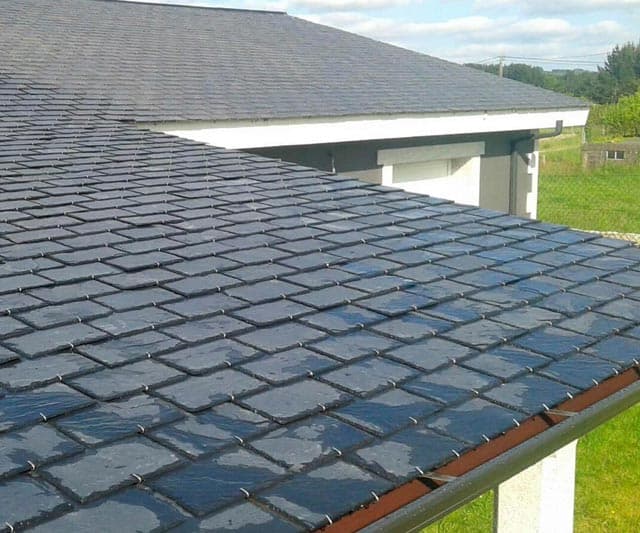 Instalación de cubiertas de pizarra y panel sándwich